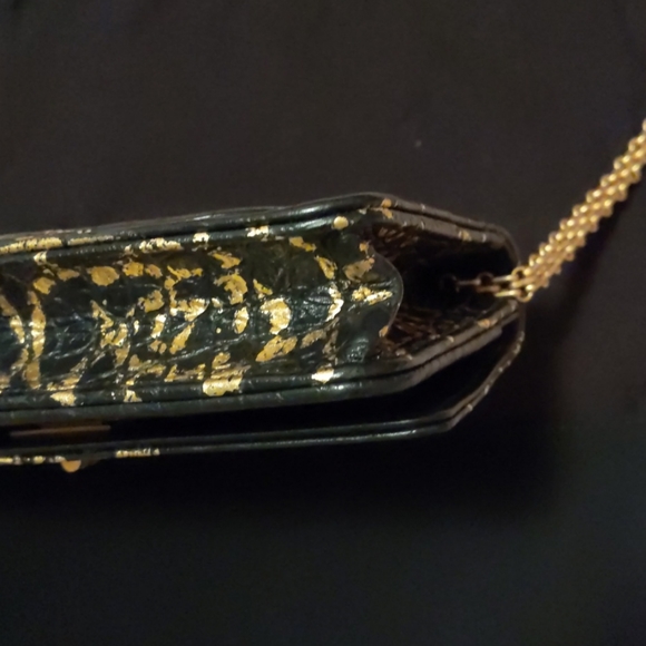 SOLD CHANEL*RARE* Paris-New York 2019 Graffiti WOC - Picture 14 of 16